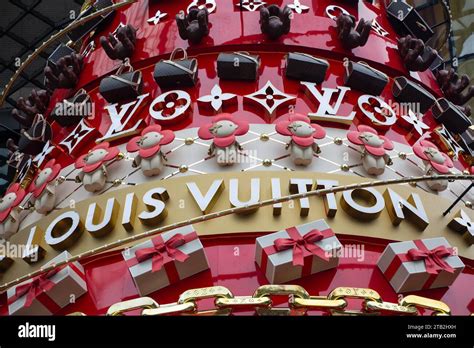 albero di natale 2018 louis vuitton|albero di natale stilizzato.